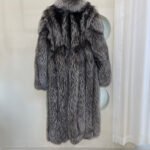 Elegant Women Fox Fur Coat Thick Fox Fur Women Coats with Fox Fur Collar and Sleeves - Image 2